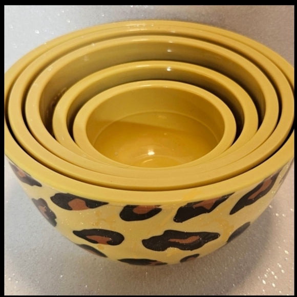 CHEETAH PRINT Stackable Measuring Cup Set, Vintage, Melamine - Picture 1 of 4